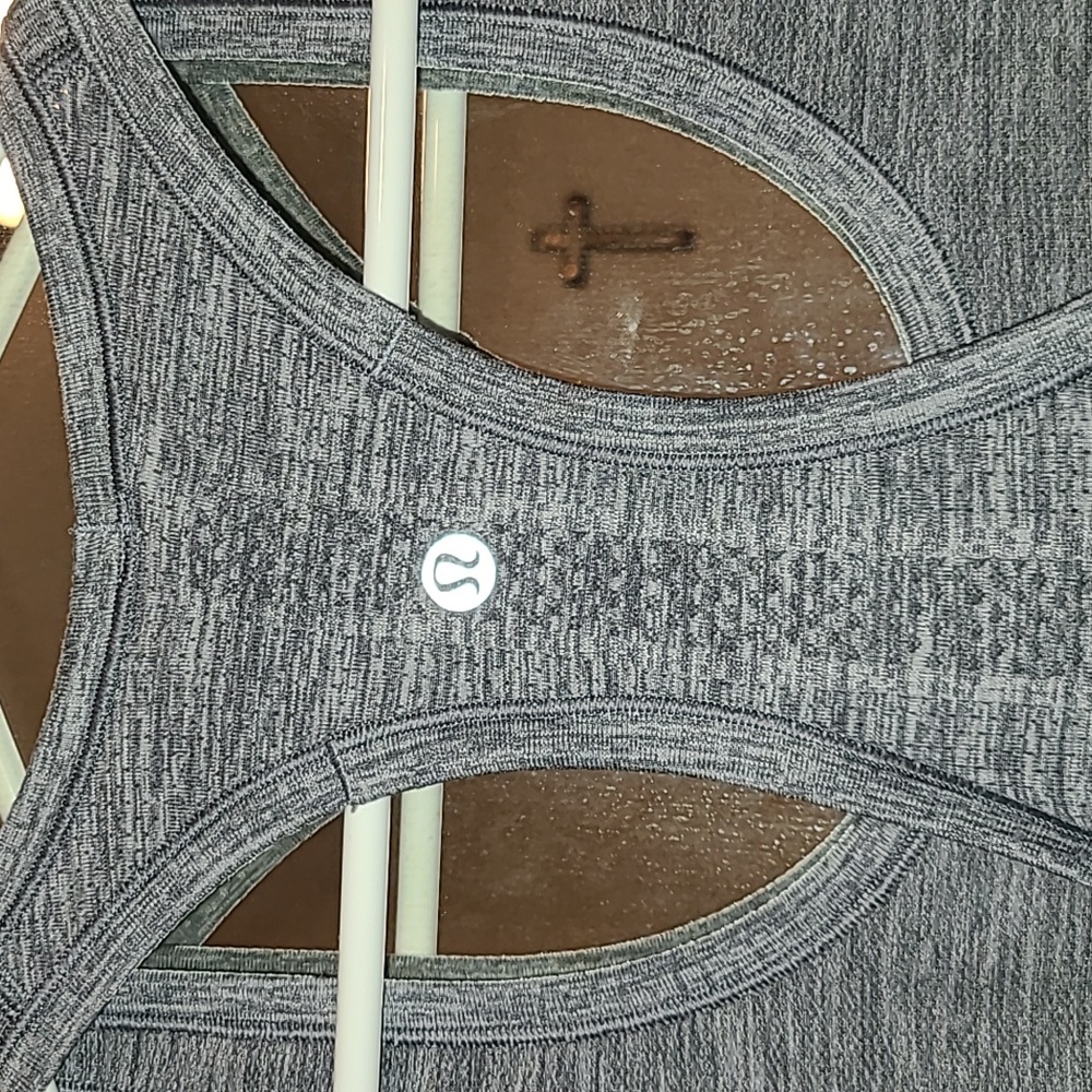 Lululemon Atletica Active Top, Color Gray, Size 6 🙂🙂🤩🤩 - Picture 7 of 11
